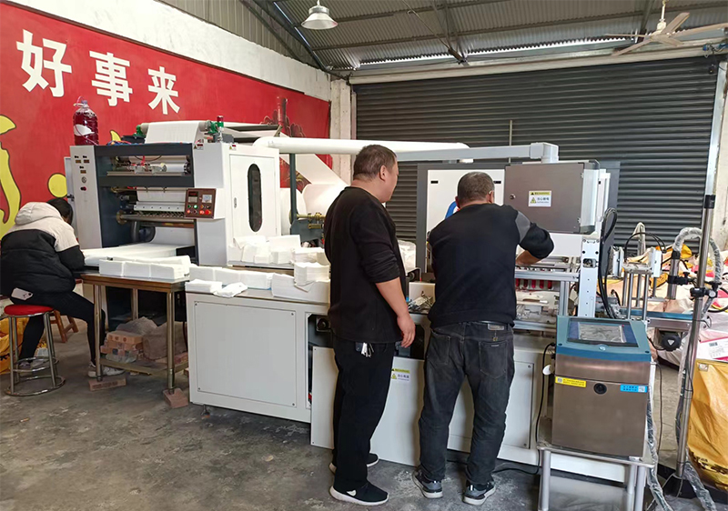 潔面巾加工機(jī)器設(shè)備 潔面巾加工機(jī)器設(shè)備