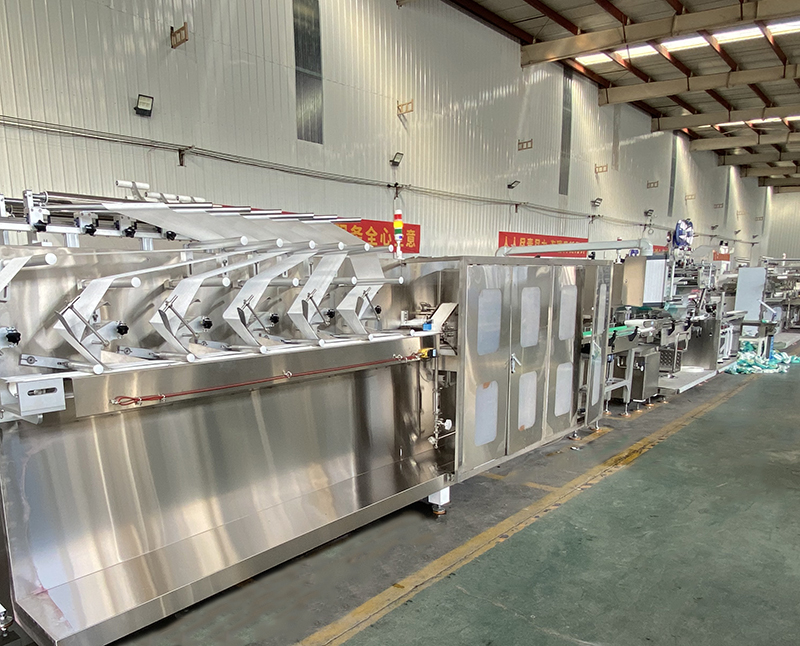 6道濕巾全自動(dòng)生產(chǎn)機(jī)械